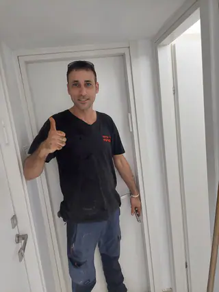 עבודה של קובי, אינסטלטור (232)