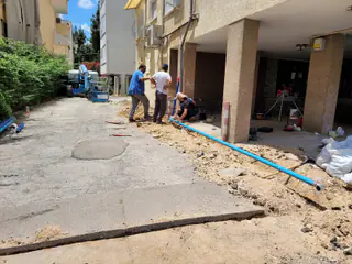 עבודה של קובי, אינסטלטור (71)