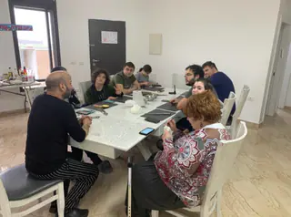 עבודה של גיא, חברת קייטרינג (78)