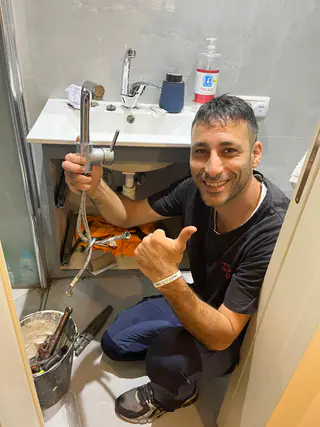 עבודה של קובי, אינסטלטור (212)