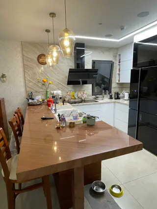 עבודה של יהודה, קבלן שיש (48)