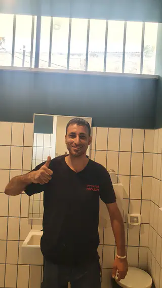 עבודה של קובי, אינסטלטור (240)