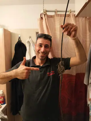 עבודה של קובי, אינסטלטור (121)