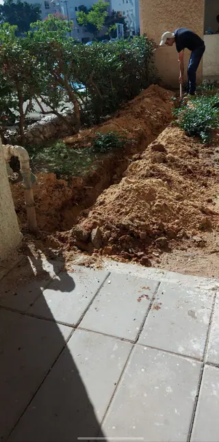 עבודה של קובי, אינסטלטור (225)