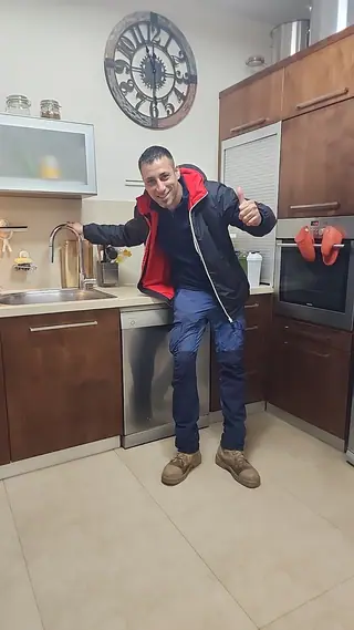 עבודה של קובי, אינסטלטור (148)