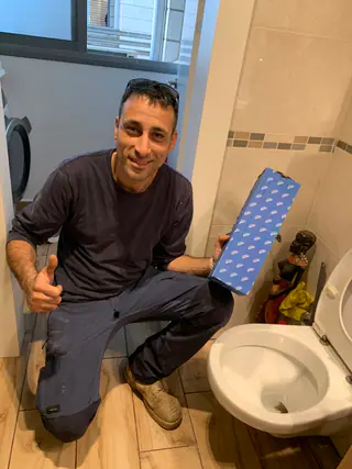עבודה של קובי, אינסטלטור (142)