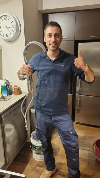 עבודה של קובי, אינסטלטור (159)