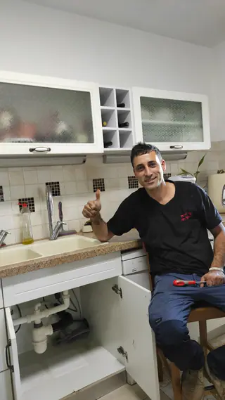 עבודה של קובי, אינסטלטור (218)