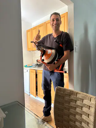 עבודה של קובי, אינסטלטור (258)