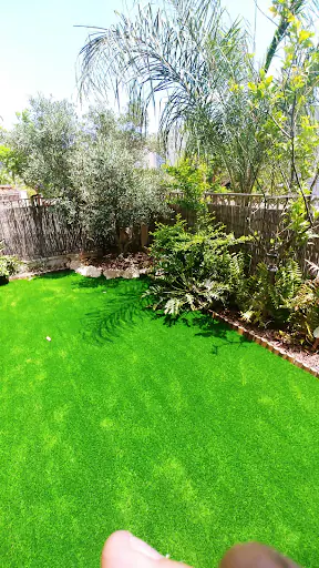 עבודה של טל, מתקין דשא סינטטי (9)