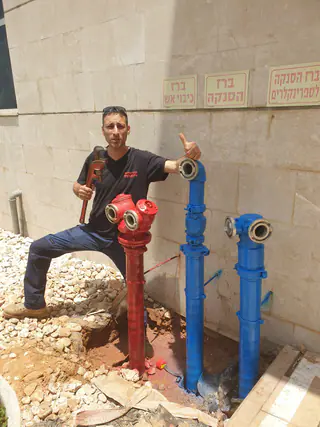 עבודה של קובי, אינסטלטור (84)