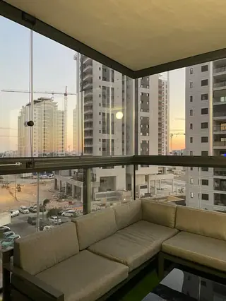 עבודה של ספרטק, סגירת מרפסת זכוכית (50)