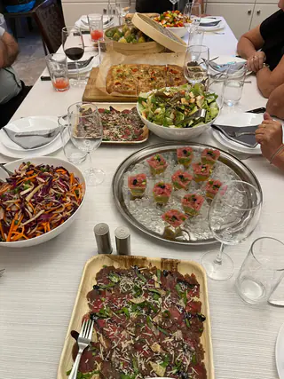 עבודה של גיא, חברת קייטרינג (17)