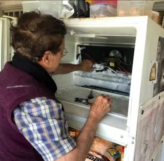 עבודה של אריק, טכנאי מקרר (3)