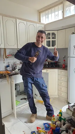 עבודה של קובי, אינסטלטור (170)