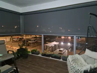 עבודה של איציק, מתקין סוככים (21)