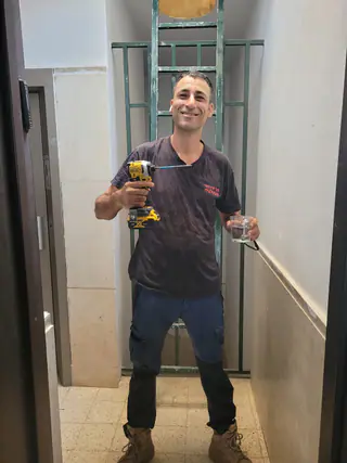 עבודה של קובי, אינסטלטור (58)