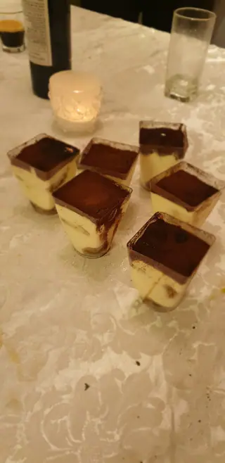עבודה של גיא, חברת קייטרינג (80)