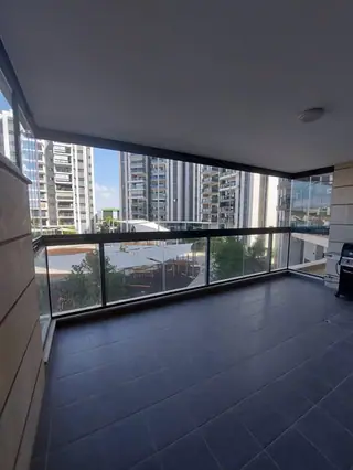 עבודה של ספרטק, סגירת מרפסת זכוכית (49)