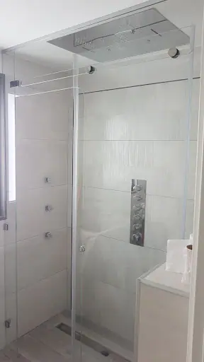 עבודה של דניאל, סגירת מרפסת זכוכית (32)