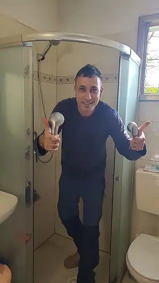 עבודה של קובי, אינסטלטור (205)