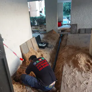 עבודה של קובי, אינסטלטור (226)