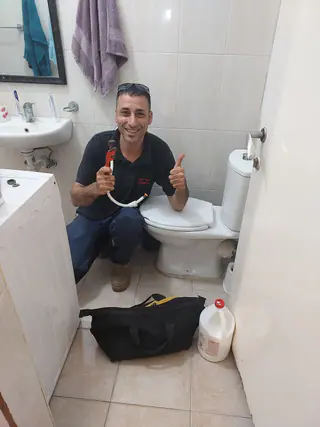 עבודה של קובי, אינסטלטור (87)