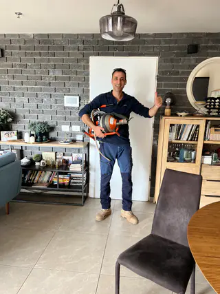 עבודה של קובי, אינסטלטור (129)