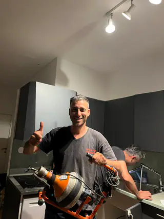 עבודה של קובי, אינסטלטור (74)
