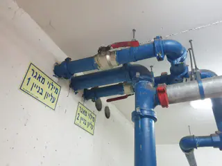 עבודה של קובי, אינסטלטור (83)