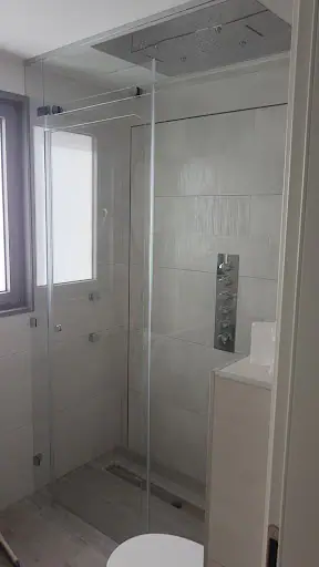 עבודה של דניאל, סגירת מרפסת זכוכית (31)