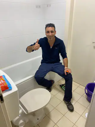 עבודה של קובי, אינסטלטור (133)