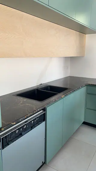 עבודה של יהודה, קבלן שיש (36)