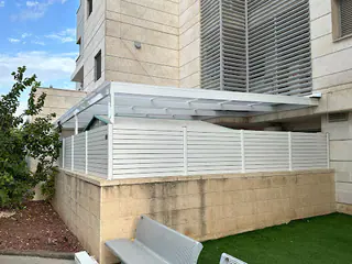 עבודה של איציק, מתקין סוככים (15)