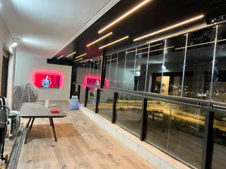עבודה של ספרטק, סגירת מרפסת זכוכית (46)