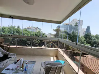 עבודה של דניאל, סגירת מרפסת זכוכית (30)