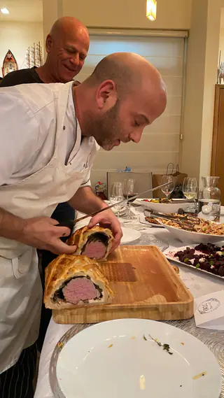 עבודה של גיא, חברת קייטרינג (88)