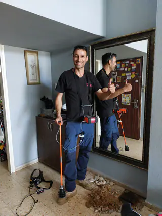 עבודה של קובי, אינסטלטור (104)