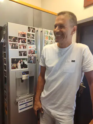 עבודה של צביקה, טכנאי מקרר (2)