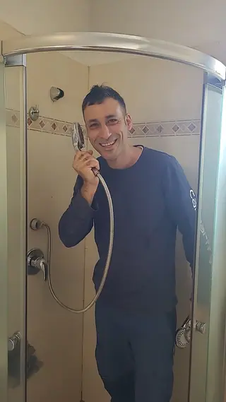 עבודה של קובי, אינסטלטור (207)