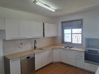 עבודה של לירן, מצפה דלתות (2)