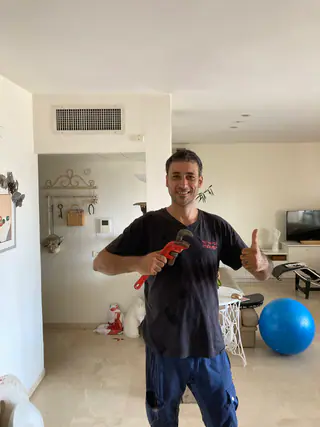 עבודה של קובי, אינסטלטור (36)