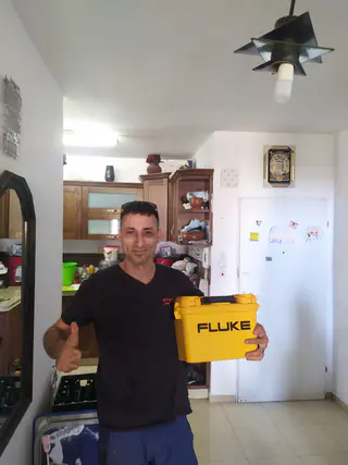 עבודה של קובי, אינסטלטור (238)