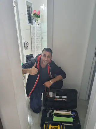 עבודה של קובי, אינסטלטור (163)