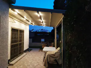 עבודה של בן, מתקין סוככים (43)