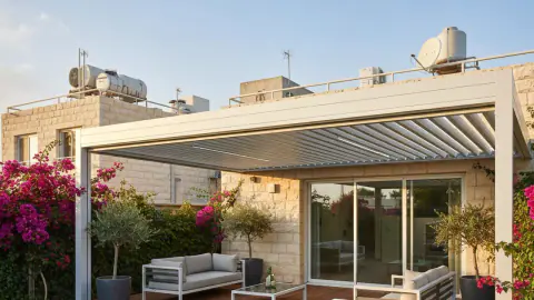 איור למאמר: פרגולה חשמלית גינה