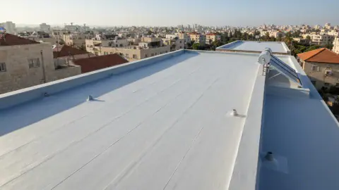 איטום גג חומרים 2026: כל מה שחשוב לדעת + המלכודות איור למאמר: איטום גג חומרים