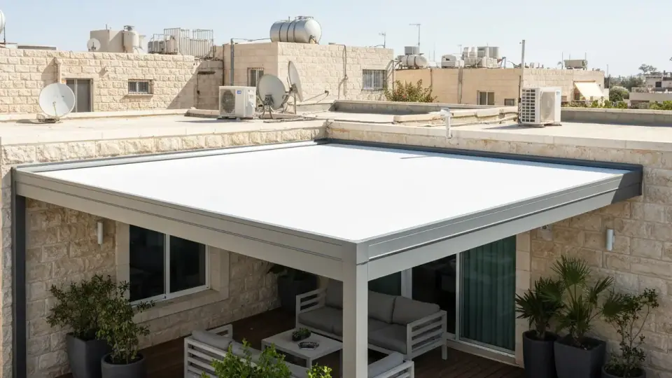 האם צריך היתר לכיסוי לגג פרגולה?