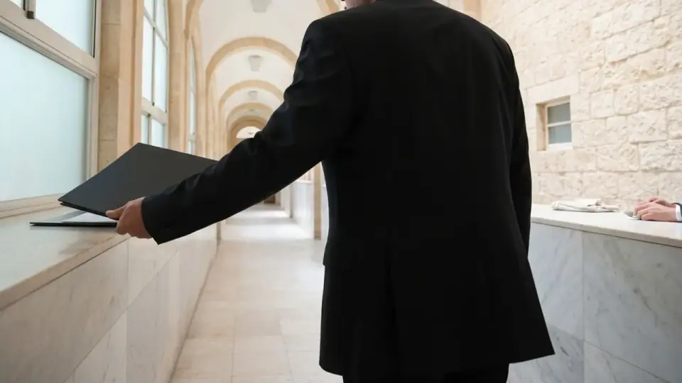 שלב אחר שלב: תהליך הגשת התביעה נגד קרנית עורך דין נזיקין שלב אחר שלב: תהליך הגשת התביעה נגד קרנית עורך דין נזיקין